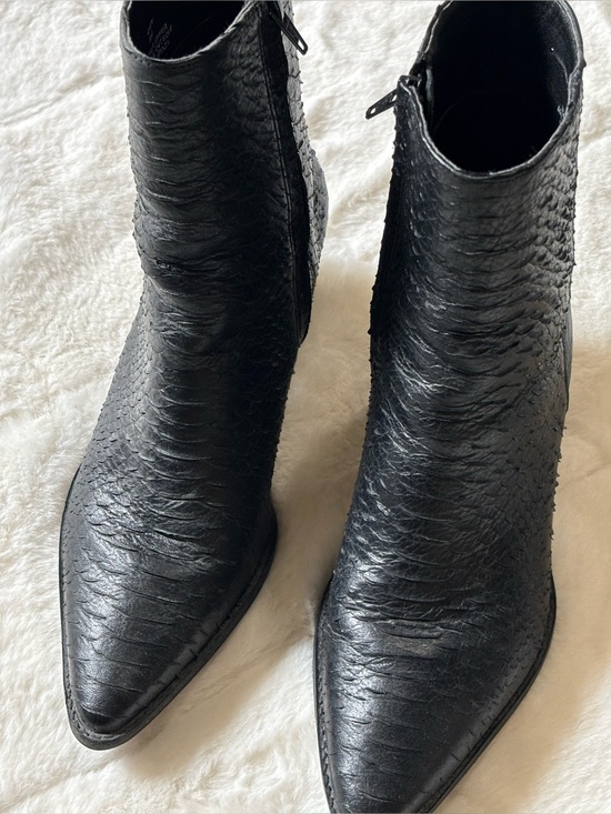 Matisse Shoes - Matisse Caty Black Textured Pointed-Toe Ankle Boots